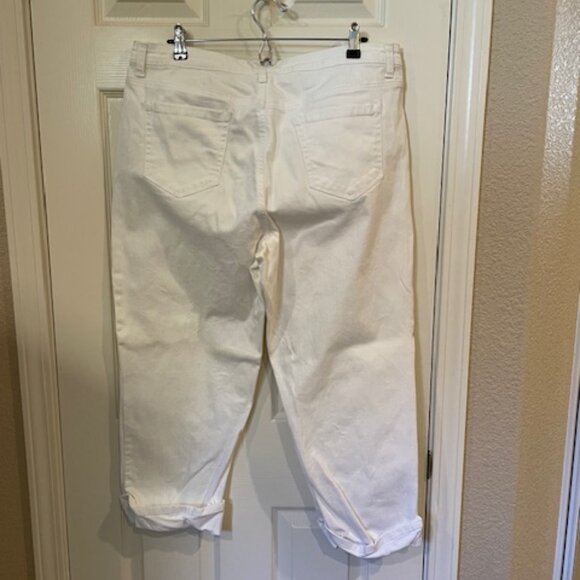 Style & Co. stretch crop curvy jeans in white; sz. 16; very good conditi… - Picture 3 of 4